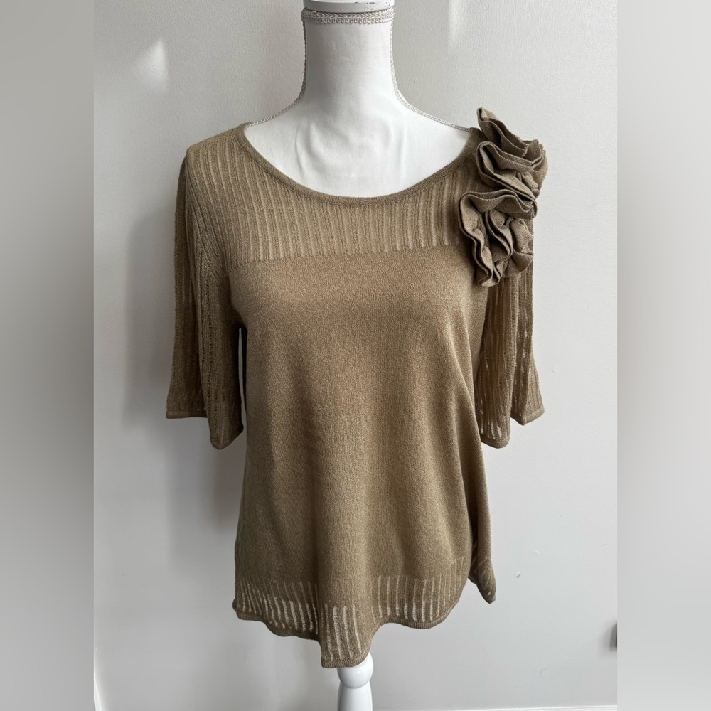 Cable & Gauge tan short sleeve knit top  w/ embellishment on the shoulder.